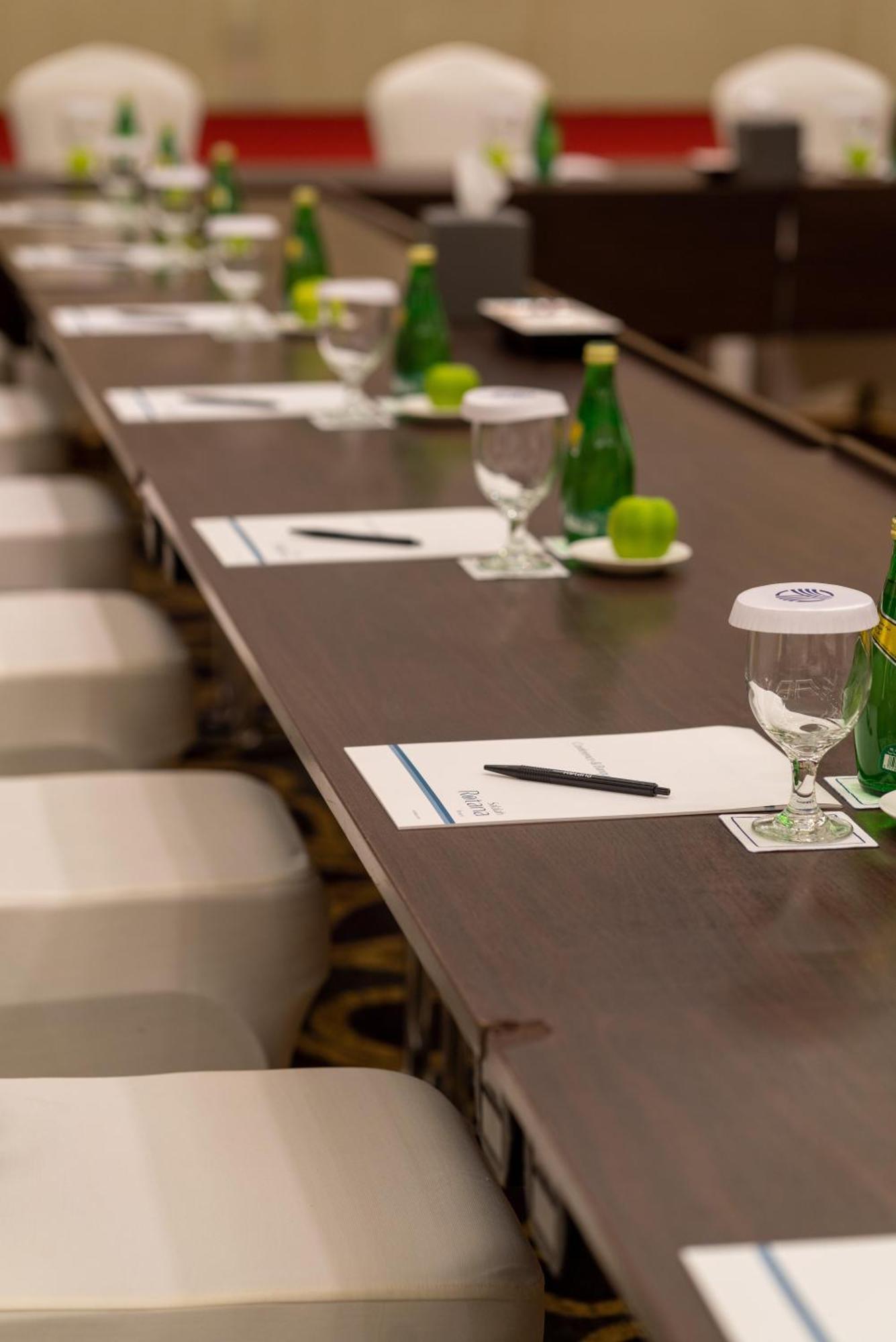 살랄라 로타나 리조트 외부 사진 Meeting room at the hotel